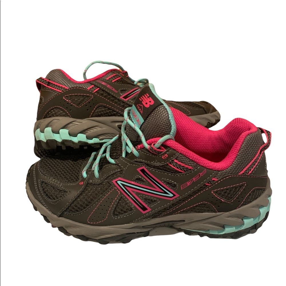 New Balance 573V2 Trail Running Shoes Womens Sz 8.5 Great Condition